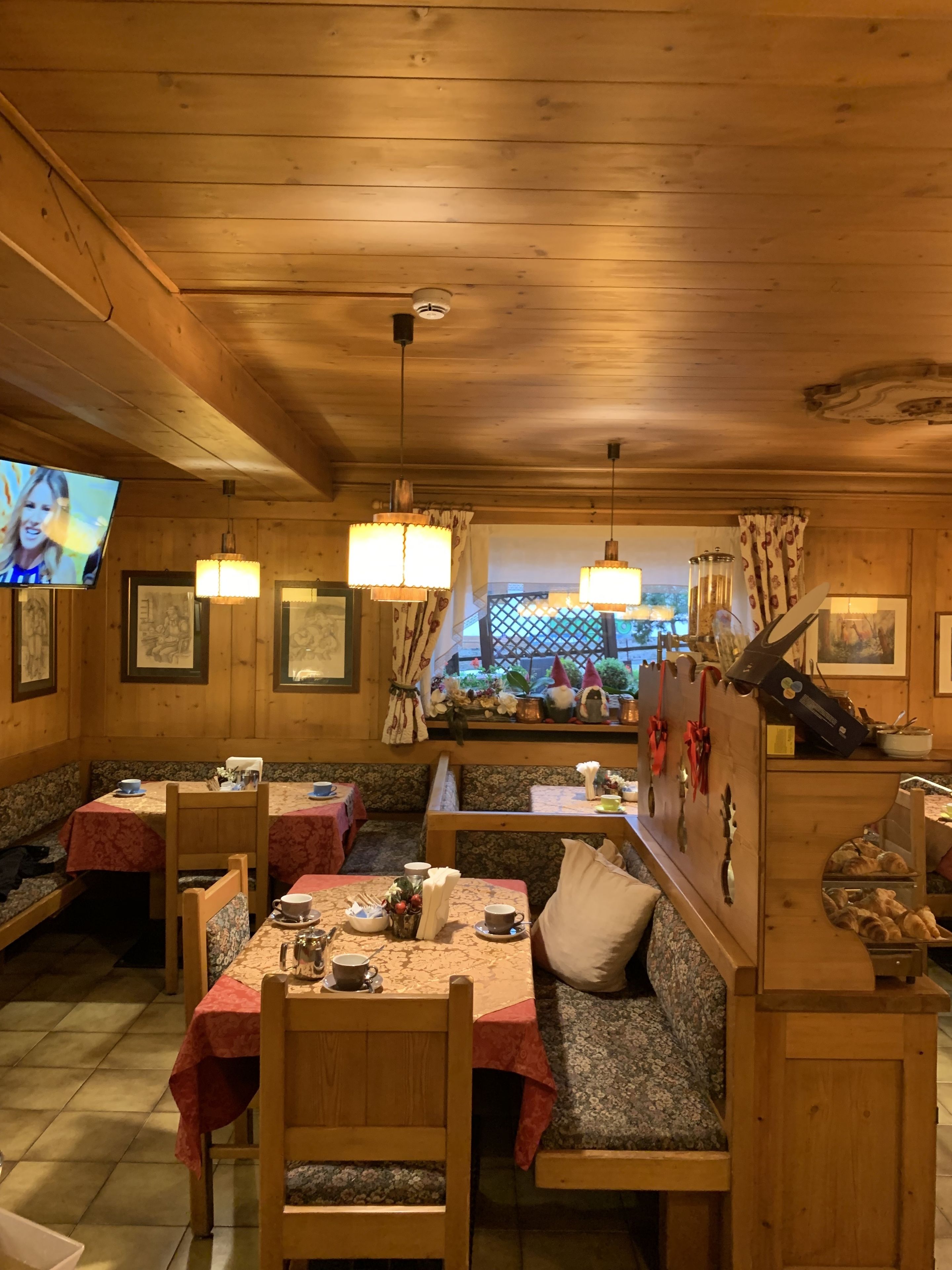 Daily full breakfast (EUR 15 per person)