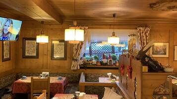 Daily full breakfast (EUR 15 per person)