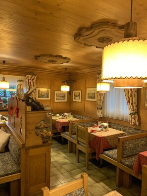 Daily full breakfast (EUR 15 per person)