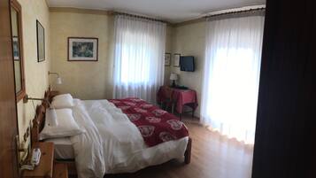 Allergitestet sengetøy, dundyner, memory foam-senger og safe på rommet