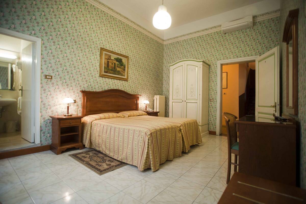 Minibar, in-room safe, individually decorated, desk