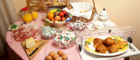 A breakfast buffet with various food items and beverages.