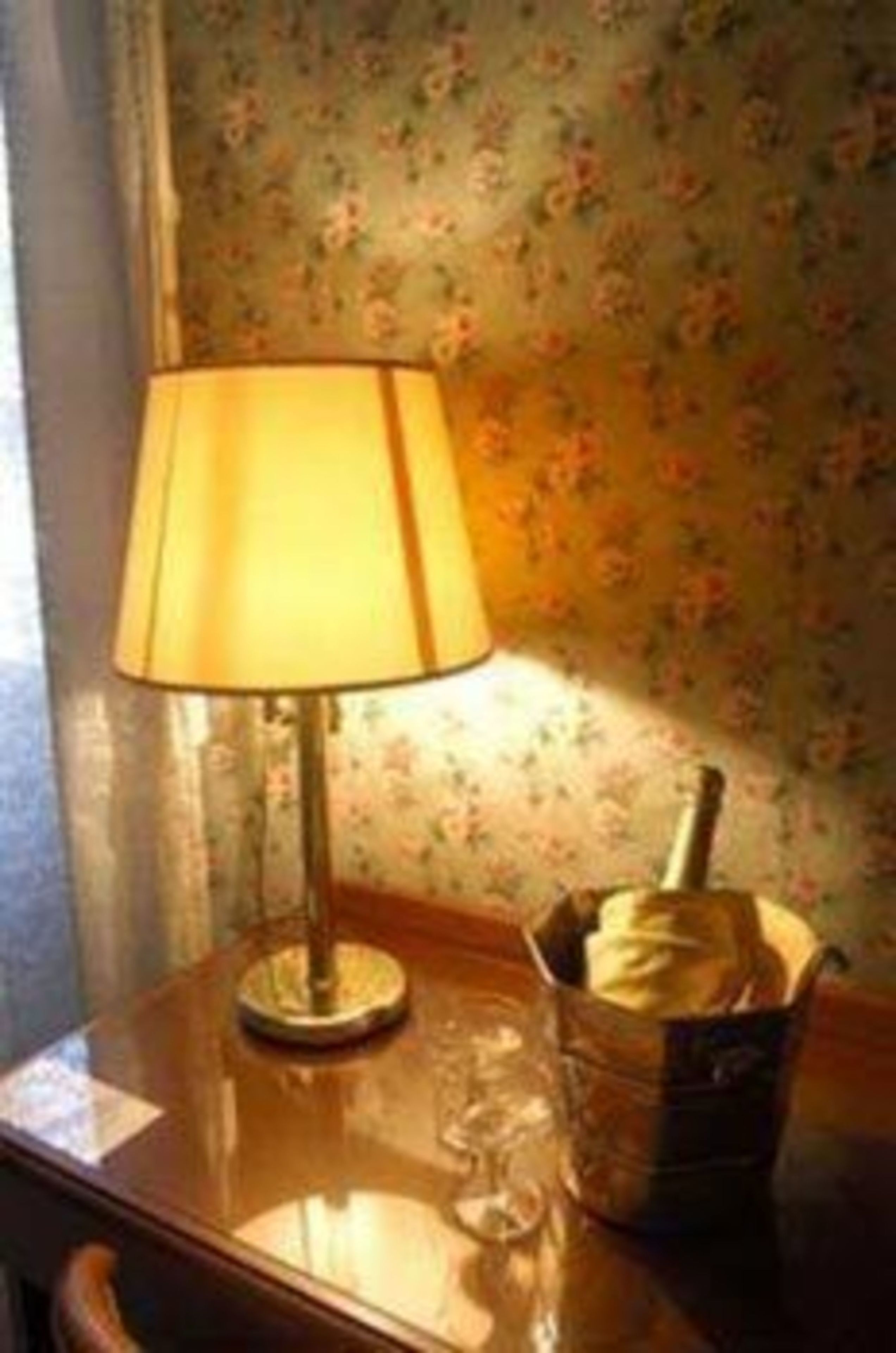 minibar, in-room safe, individually decorated, desk