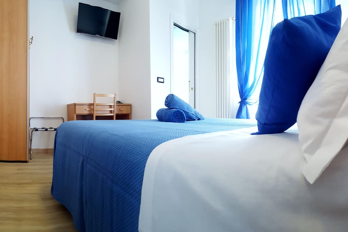 1 bedroom, in-room safe, desk, free WiFi