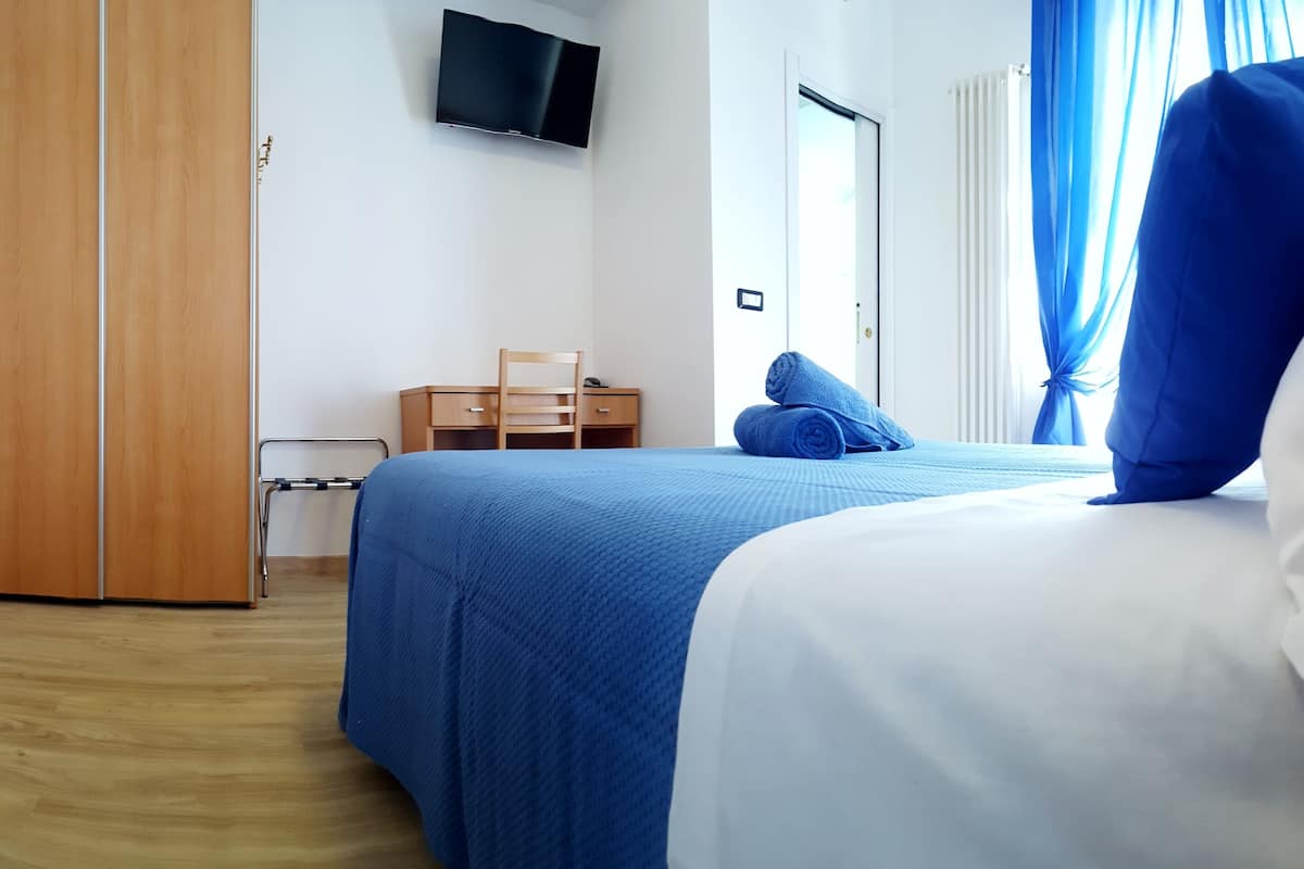 In-room safe, free WiFi, bed sheets