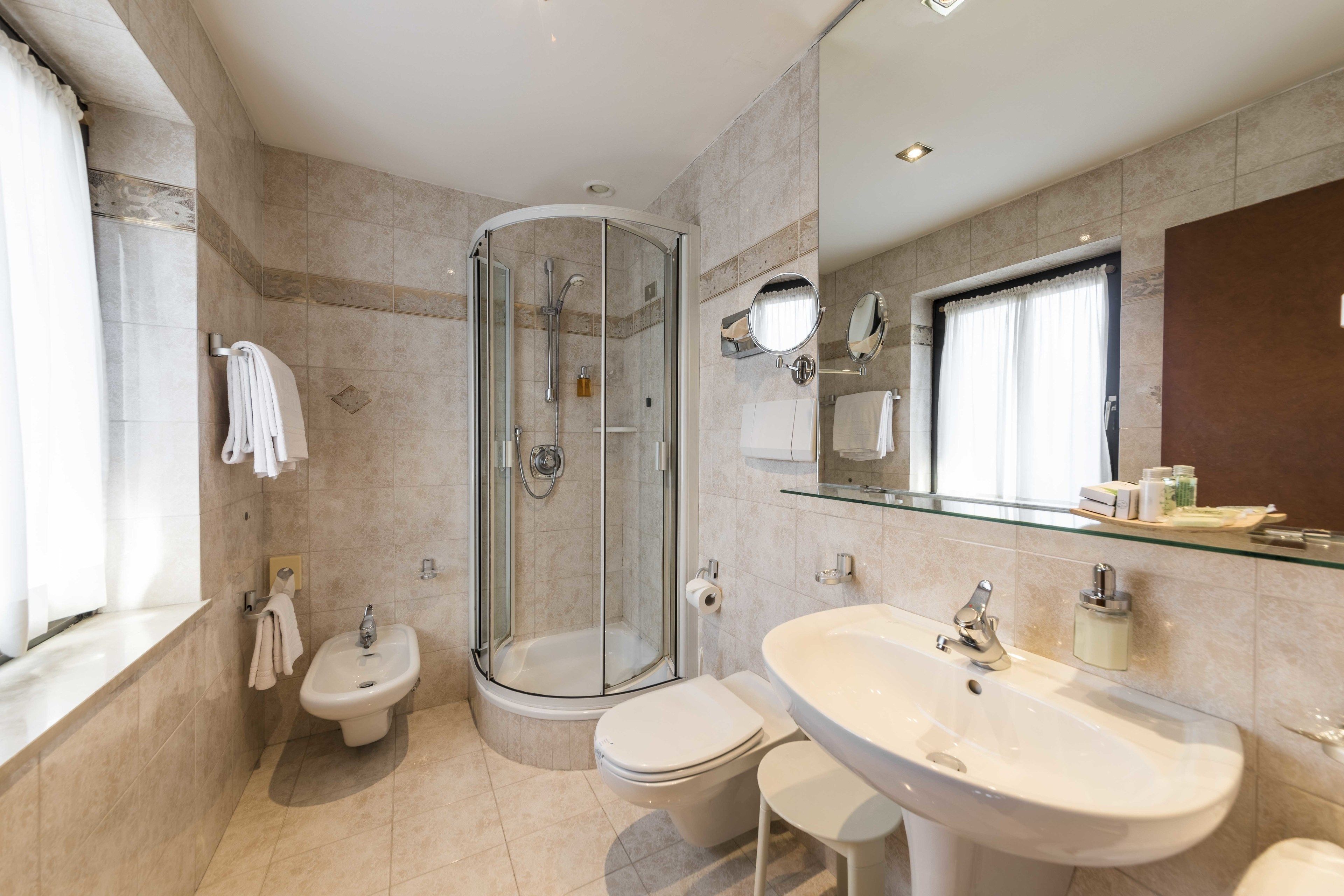 junior suite | bathroom | free toiletries, hair dryer, bathrobes, slippers
