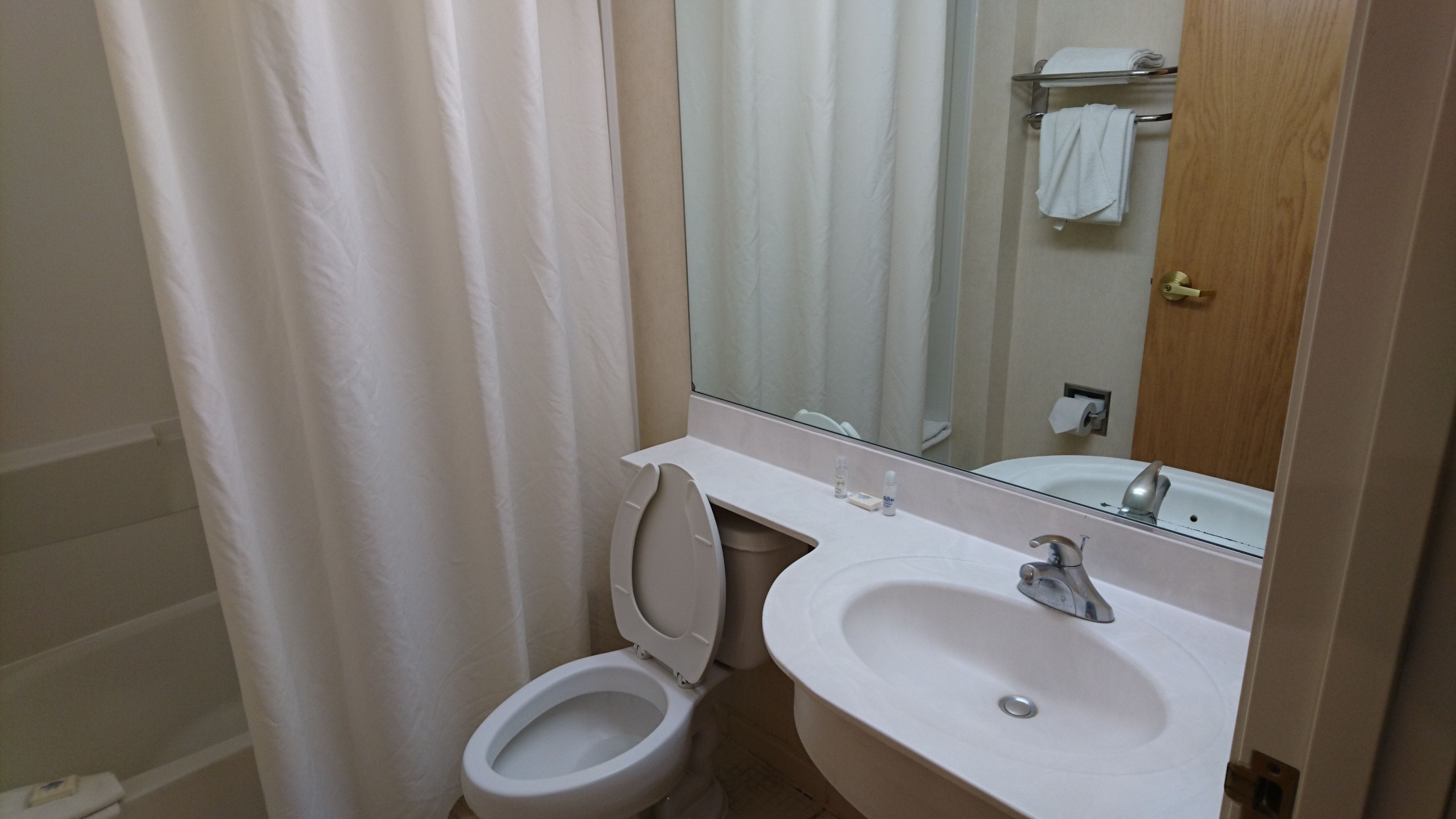 room, accessible | bathroom | free toiletries, towels