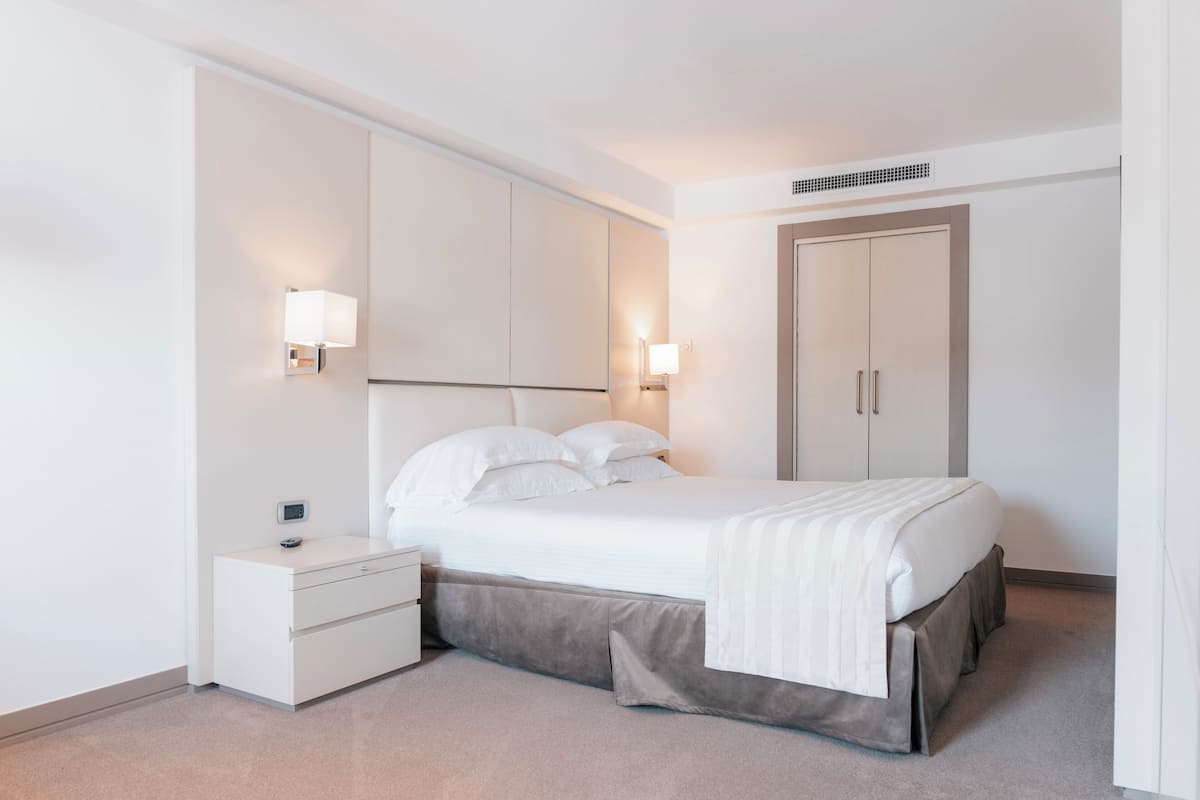 Grand Suite | 1 bedroom, premium bedding, minibar, in-room safe