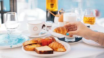Daily buffet breakfast for a fee