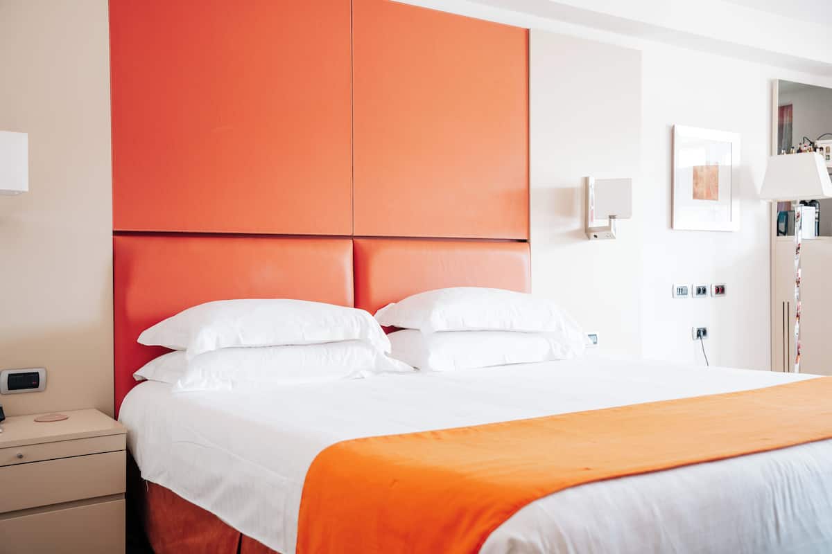Junior Suite | 1 bedroom, premium bedding, minibar, in-room safe