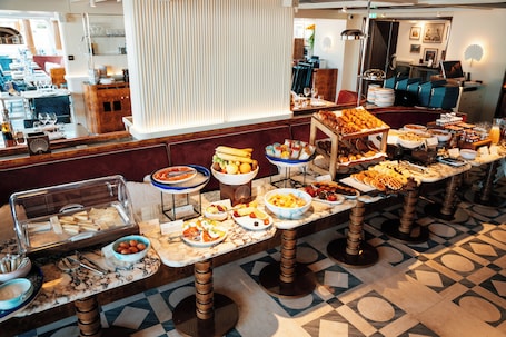 Daily buffet breakfast for a fee. Hotel Port Palace