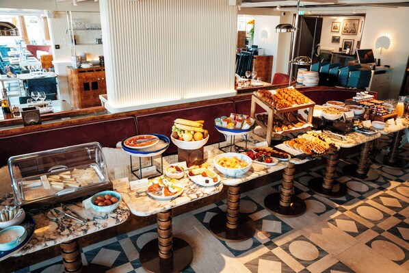 Tägliches Frühstücksbuffet gegen Gebühr