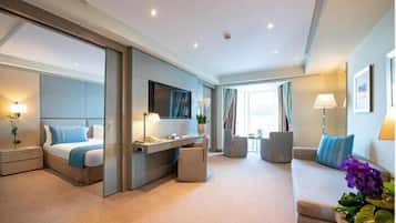 Corner Suite | 1 bedroom, premium bedding, minibar, in-room safe