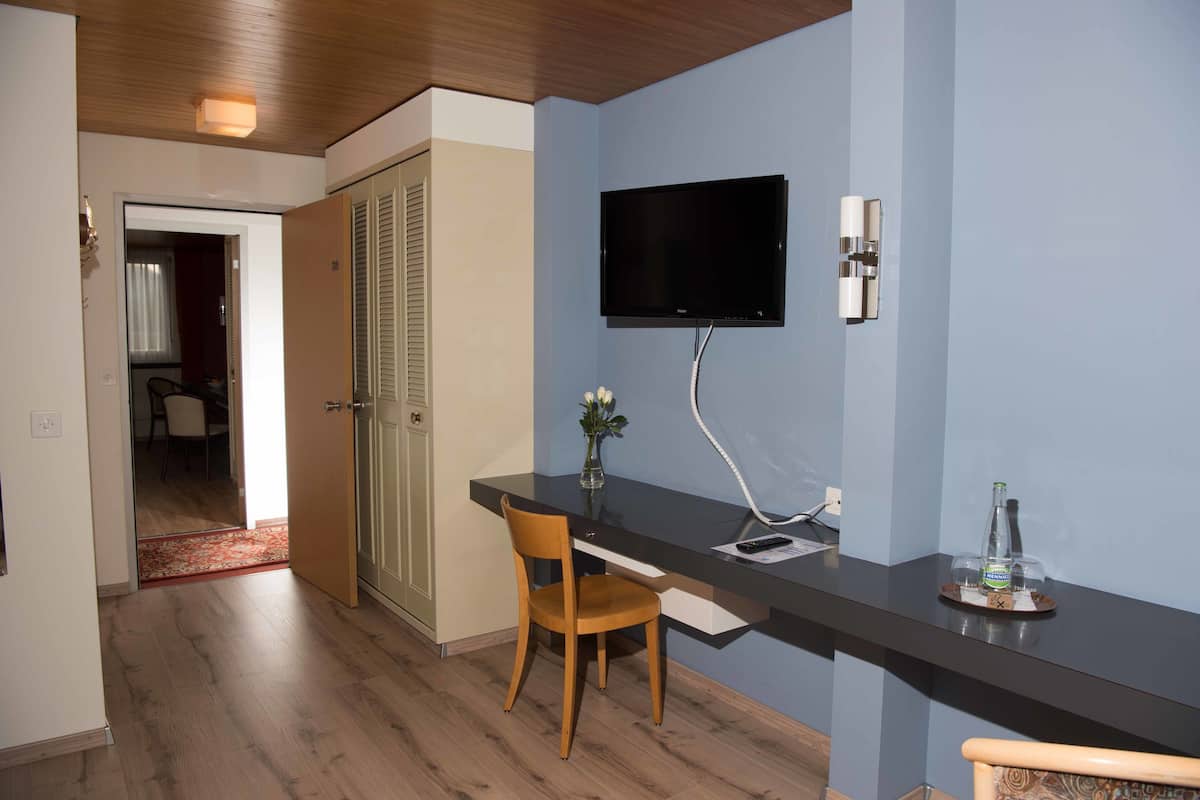 1 Schlafzimmer, Minibar, Zimmersafe, Schreibtisch