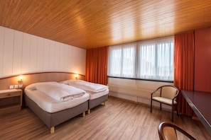 Family Room | 1 bedroom, minibar, in-room safe, desk