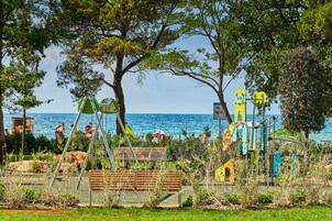 Área de juegos infantiles al aire libre