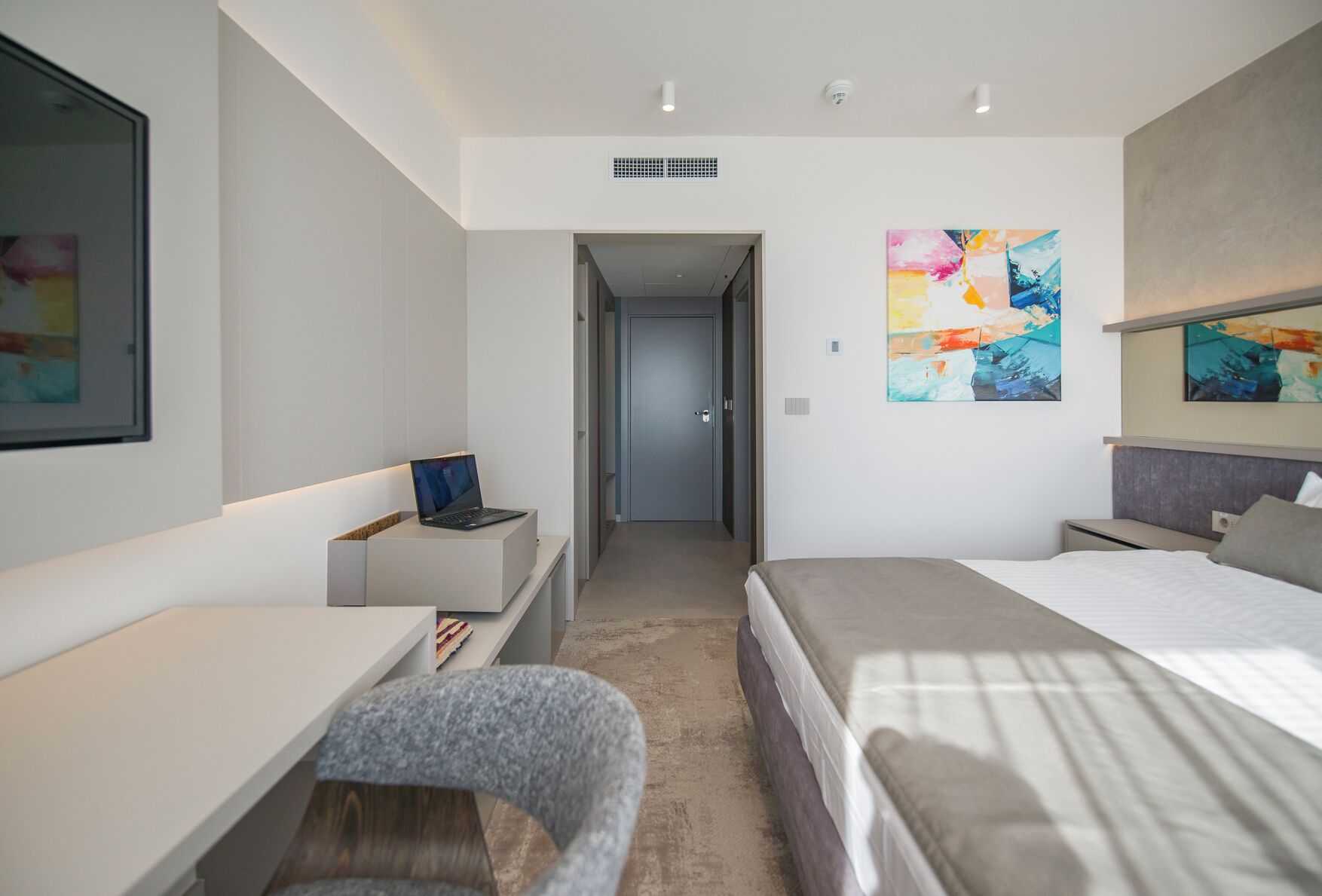 Standard Plus Room | Minibar, safe på rommet, lydisolert og strykejern/-brett