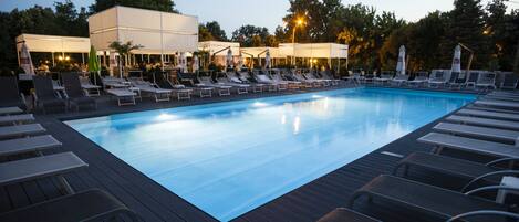 Indoor pool, seasonal outdoor pool, pool umbrellas, sun loungers