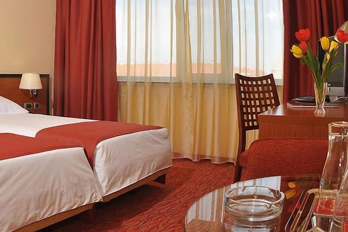 Minibar, Zimmersafe, schallisolierte Zimmer, BĂŒgeleisen/BĂŒgelbrett