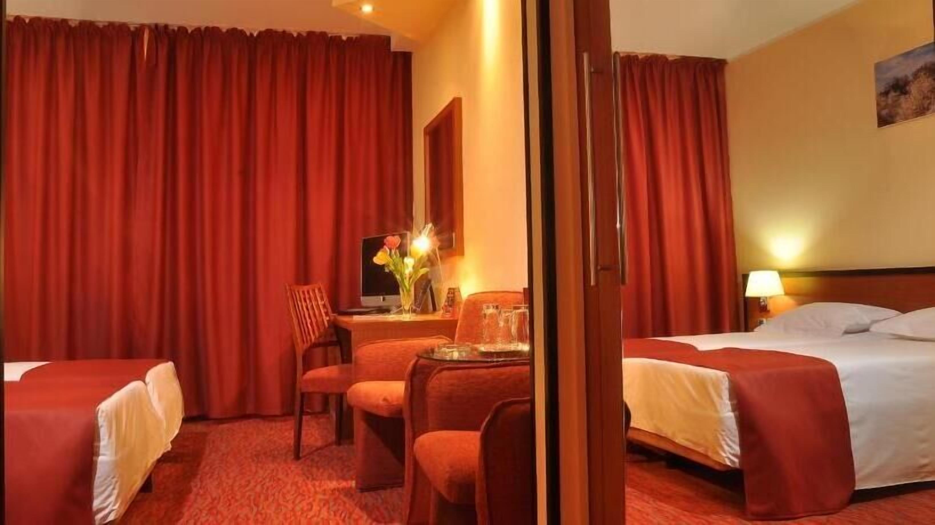 Minibar, in-room safe, soundproofing, iron/ironing board