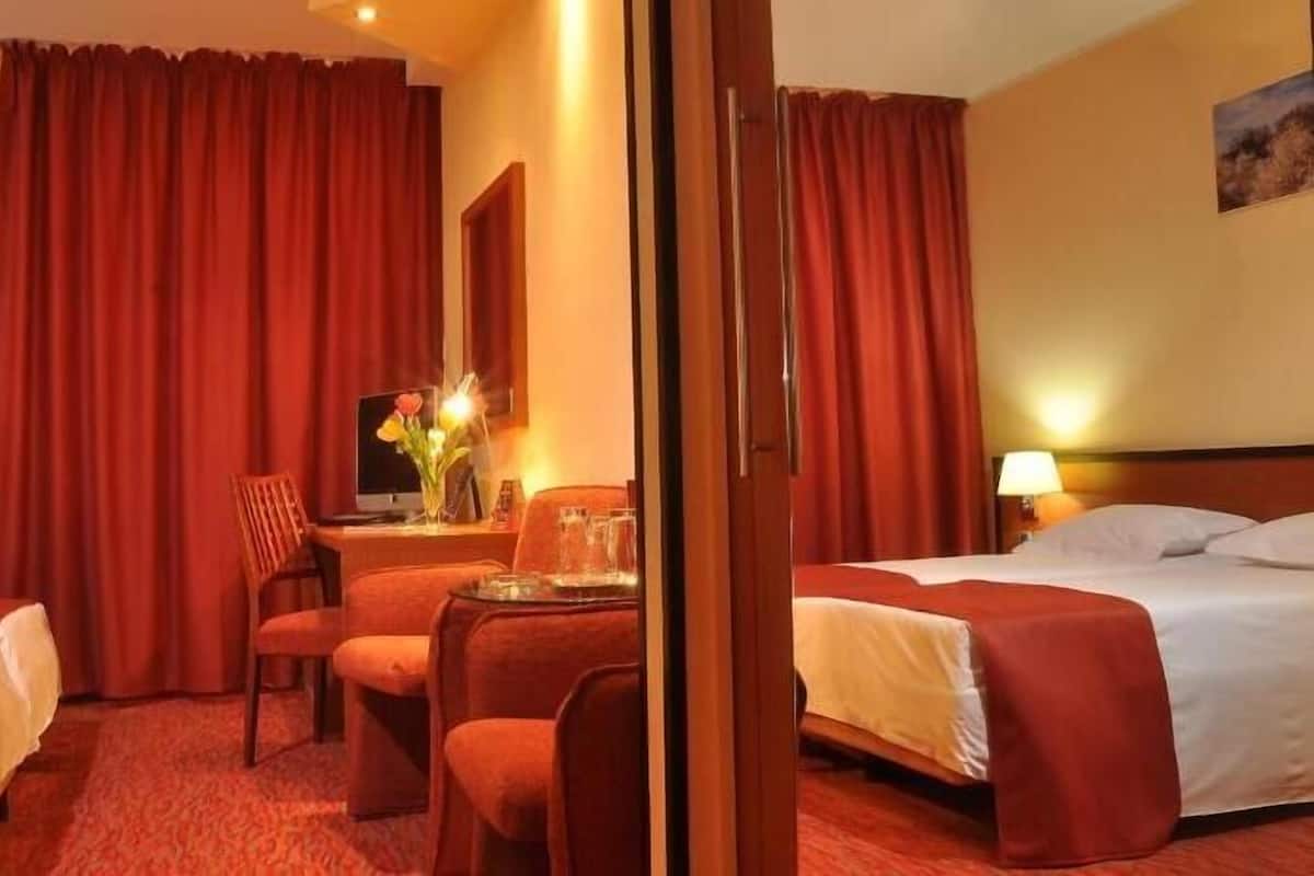 Minibar, Zimmersafe, schallisolierte Zimmer, BĂŒgeleisen/BĂŒgelbrett