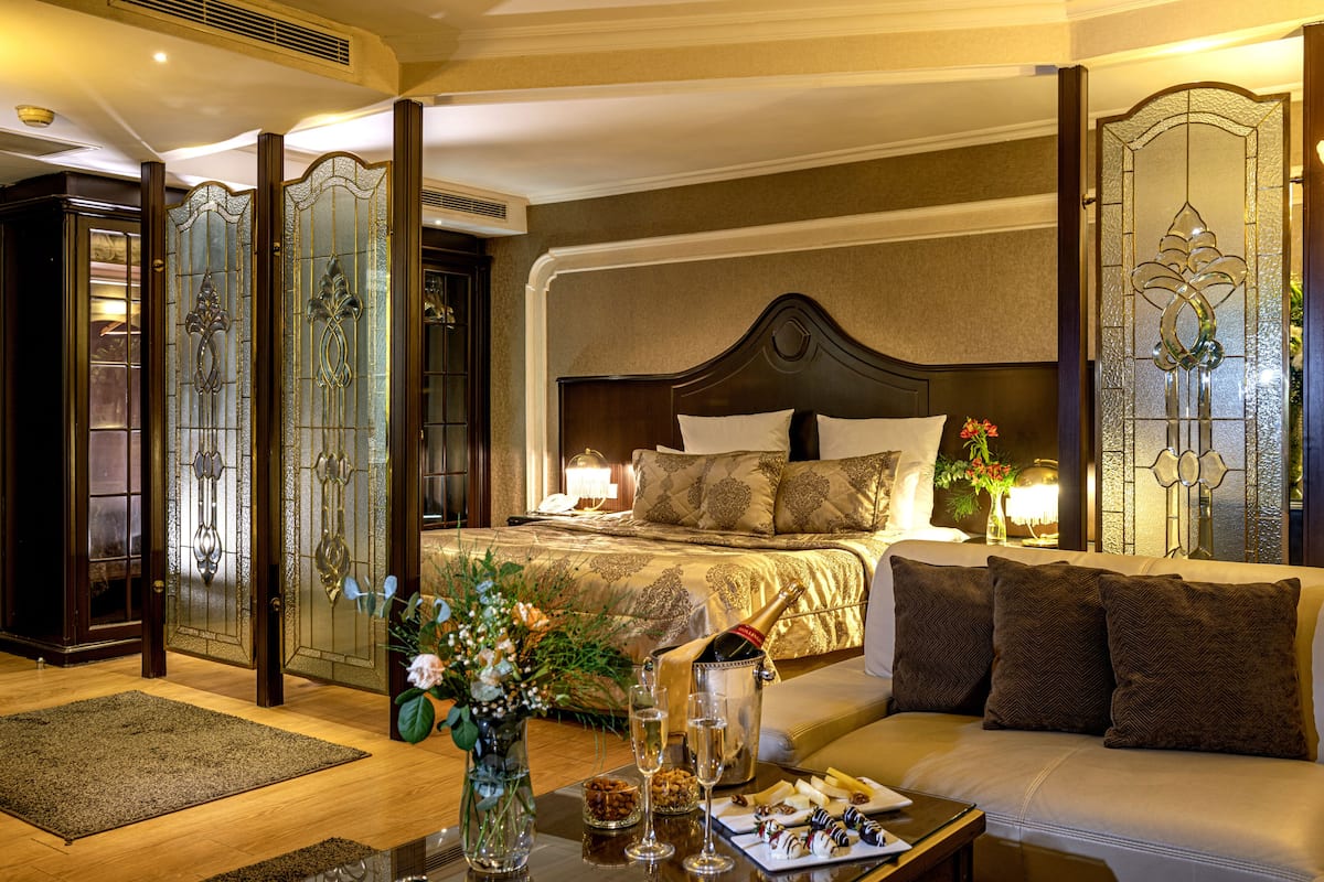 Frette Italian sheets, premium bedding, minibar, in-room safe