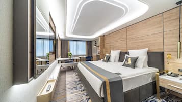 Frette Italian sheets, premium bedding, minibar, in-room safe