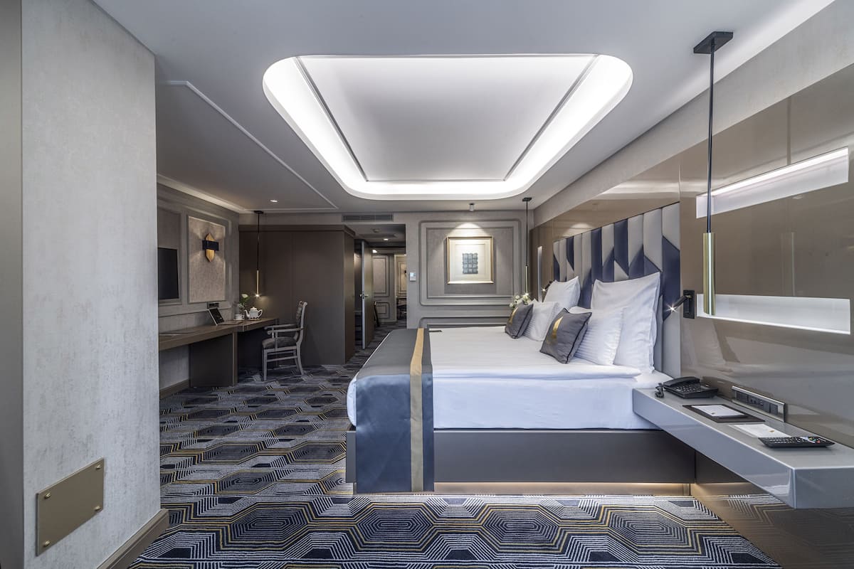 Presidential Suite | Frette Italian sheets, premium bedding, minibar, in-room safe