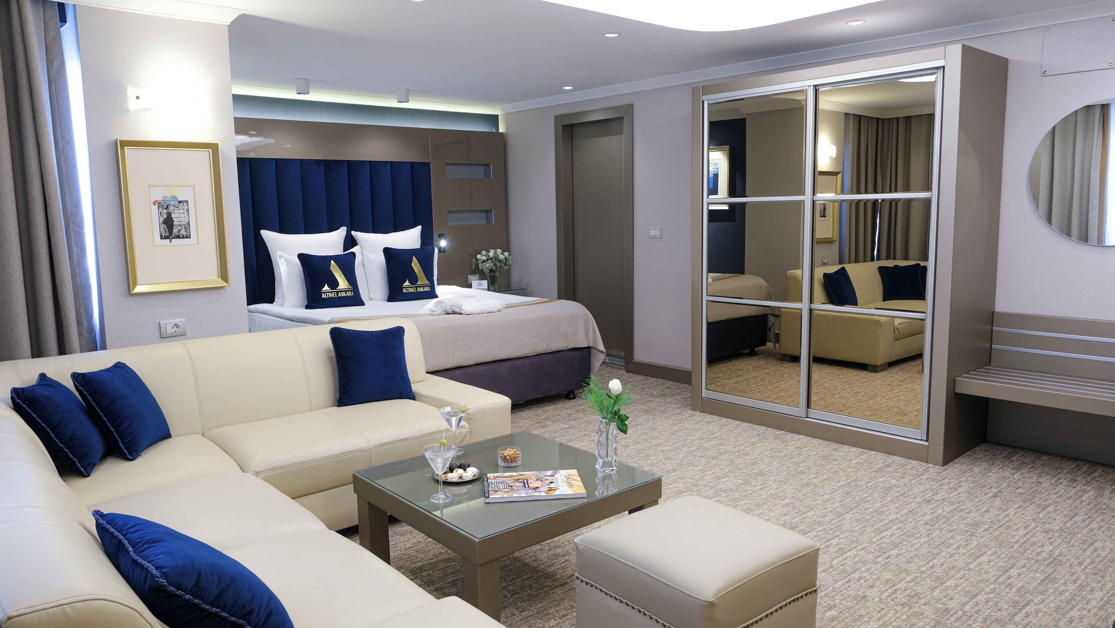Corner Suite | Frette Italian sheets, premium bedding, down duvets, pillow-top beds