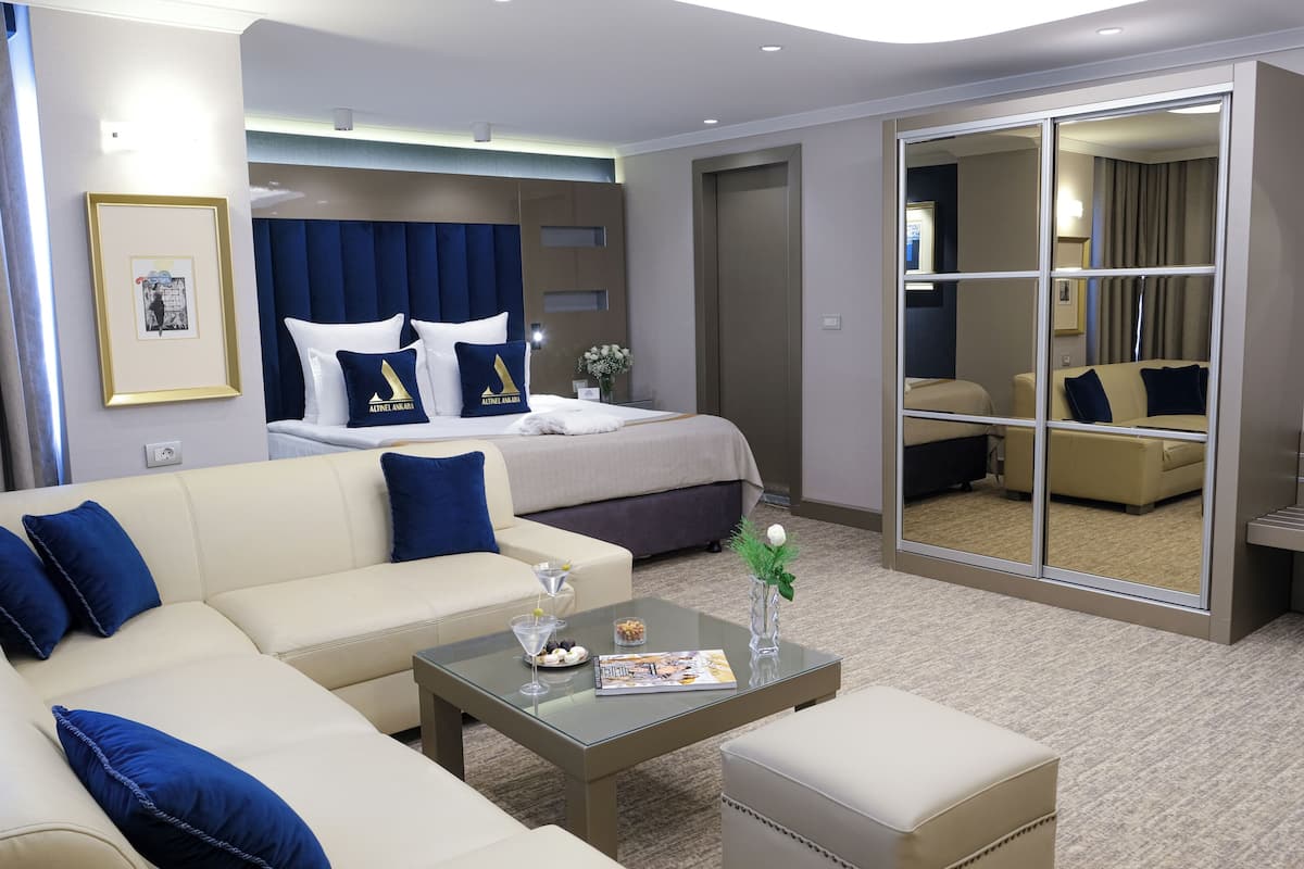 Corner Suite