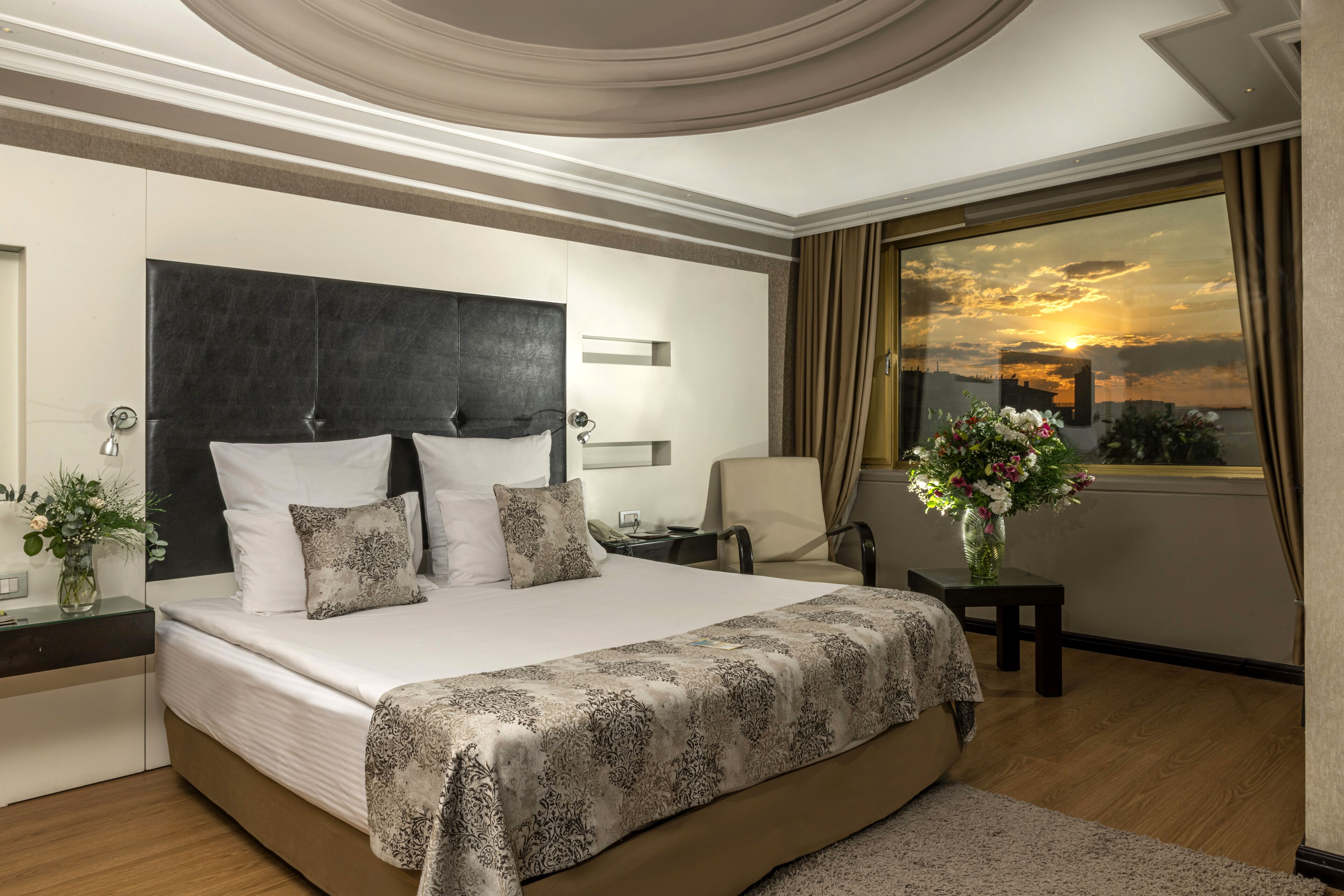Grand Premier Suite | Frette Italian sheets, premium bedding, down duvets, pillow-top beds