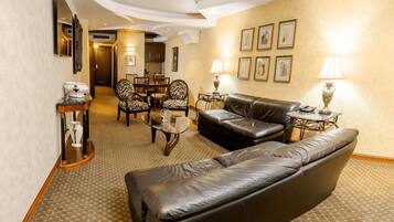 Superior King Suite | Sengetøy av topp kvalitet, safe på rommet og skrivebord