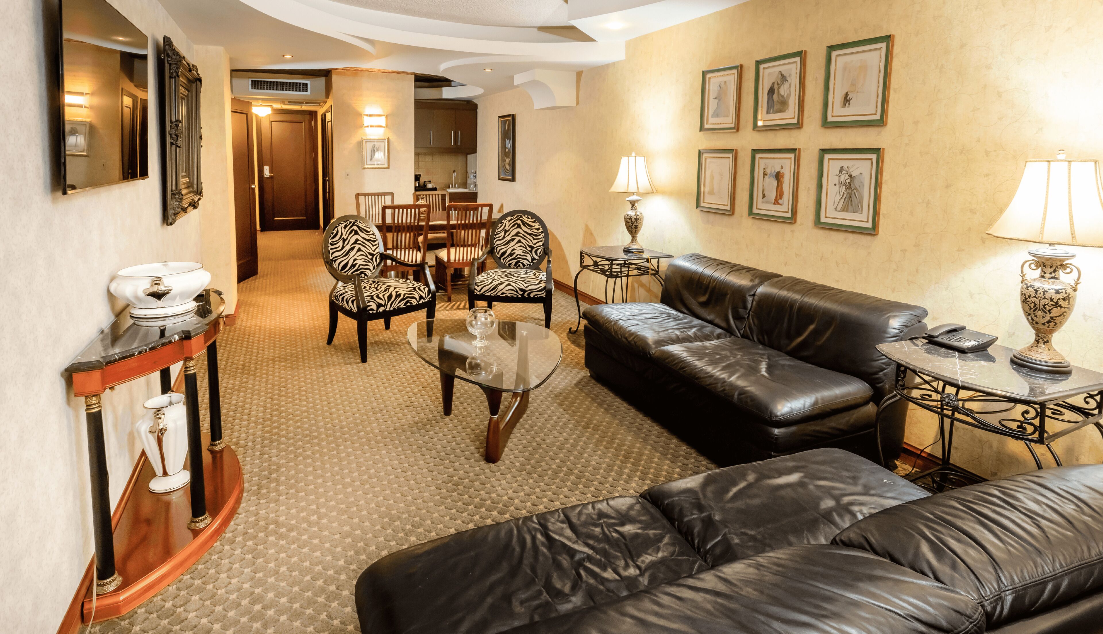 superior king suite | living area | flat-screen tv