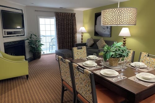 Flat-screen TV, fireplace, DVD player