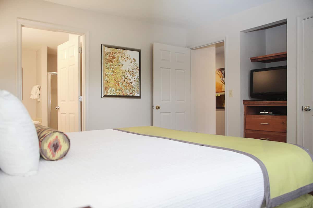 in-room safe, desk, laptop workspace, iron/ironing board