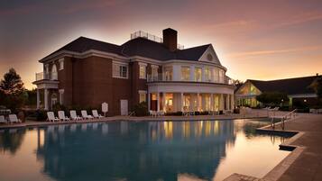 Indoor pool, seasonal outdoor pool, pool umbrellas, sun loungers