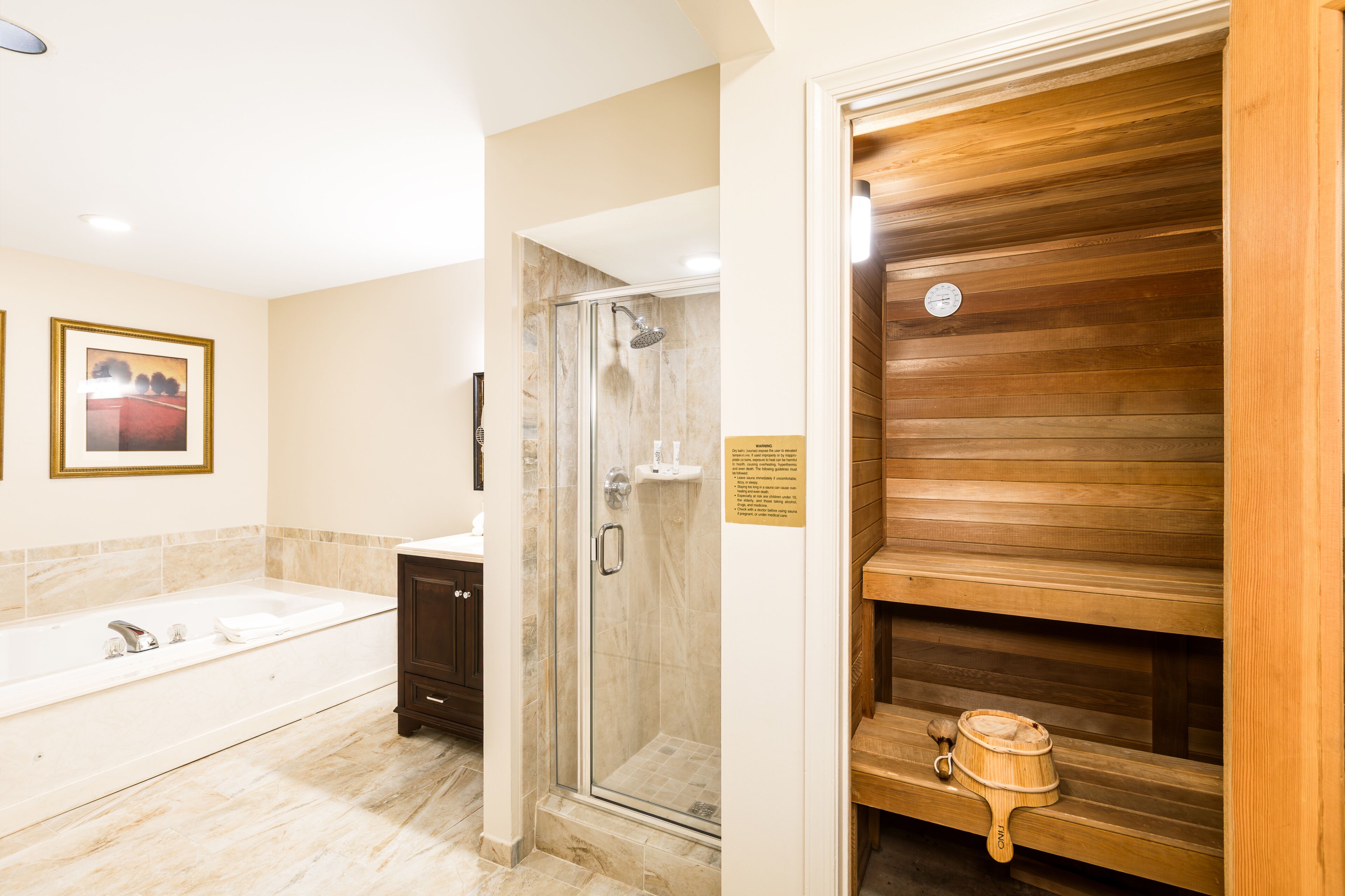 Deluxe Apartment, 2 Bedrooms, Kitchen | Bathroom | Hair dryer, towels