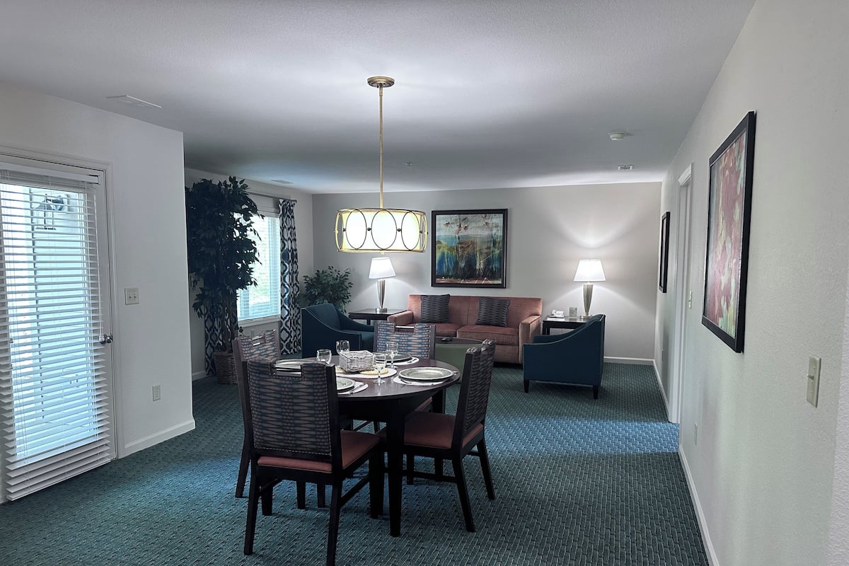 Deluxe Apartment, 1 Bedroom, Kitchen | Dining room