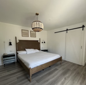 Habitación estándar, 1 cama King size, para no fumadores | Decoración personalizada, muebles diferentes y escritorio