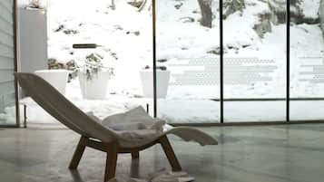 Sauna, hot tub, steam room, hot springs/mineral springs