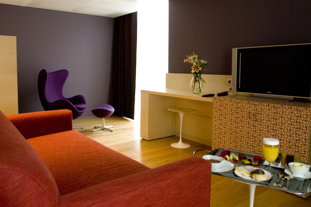 1 bedroom, in-room safe, desk, blackout curtains