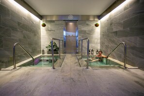 Sauna, hot tub, steam room, hot springs/mineral springs