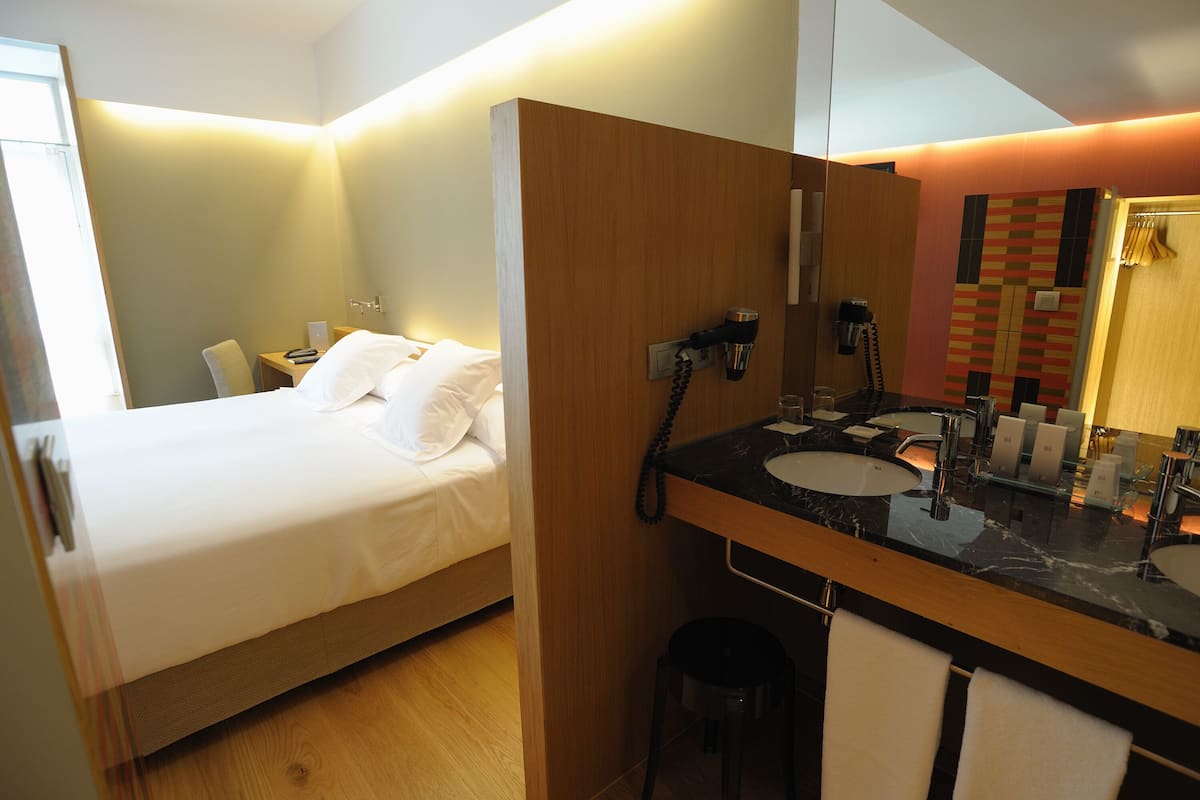 1 bedroom, in-room safe, desk, blackout curtains