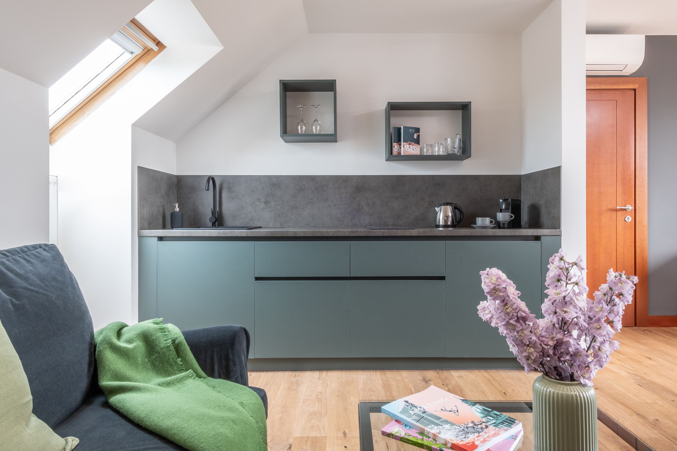 junior studio suite, kitchenette | private kitchenette