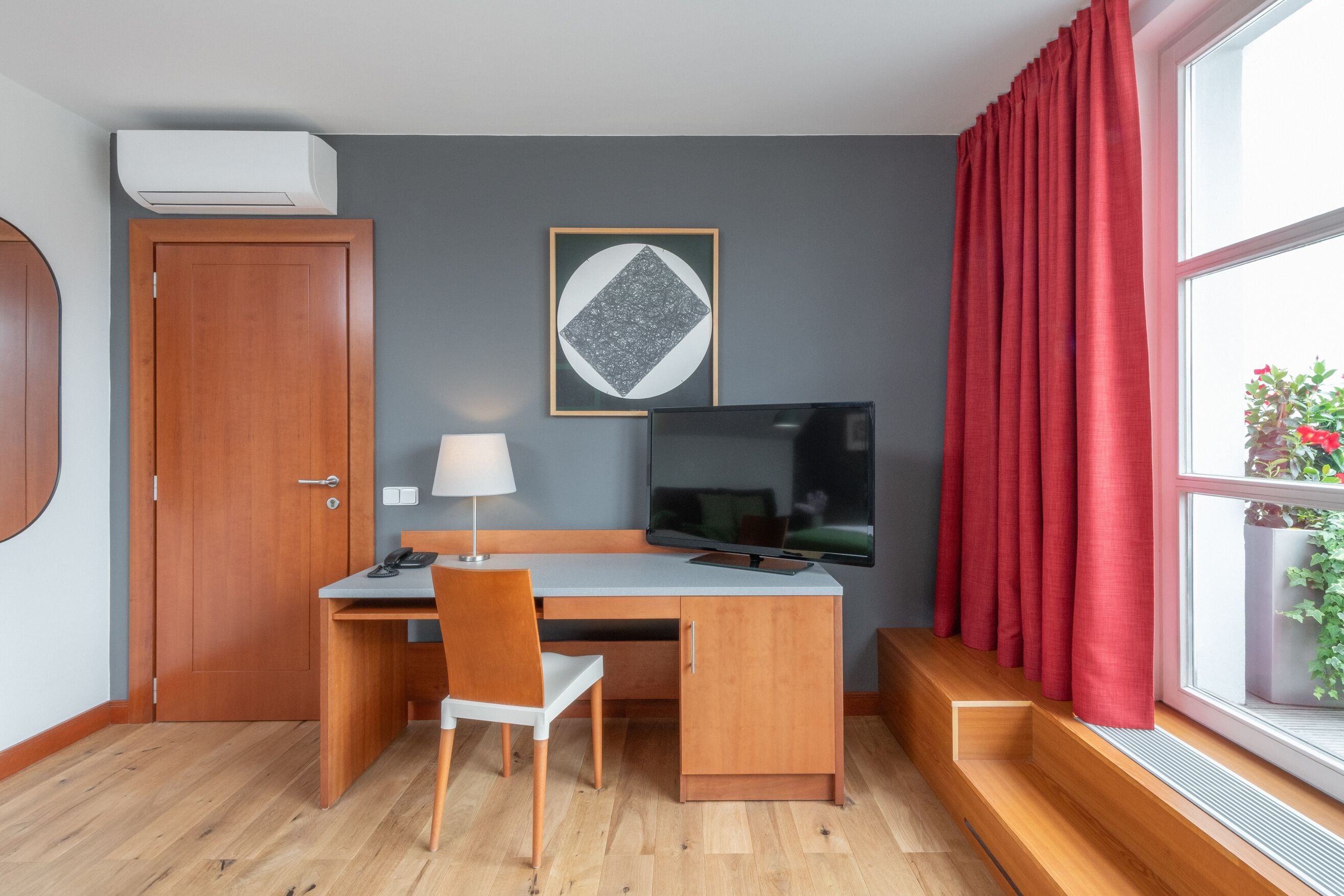 junior studio suite, kitchenette | hypo-allergenic bedding, in-room safe, desk, iron/ironing board