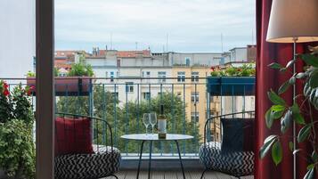 Junior Studio Suite, Kitchenette | Balcony