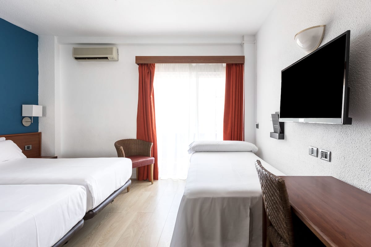 Minibar, in-room safe, desk, free WiFi