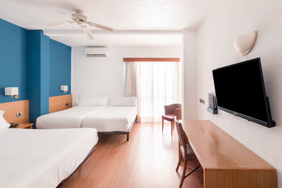 Minibar, in-room safe, desk, free WiFi