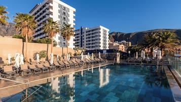 2 piscines extérieures