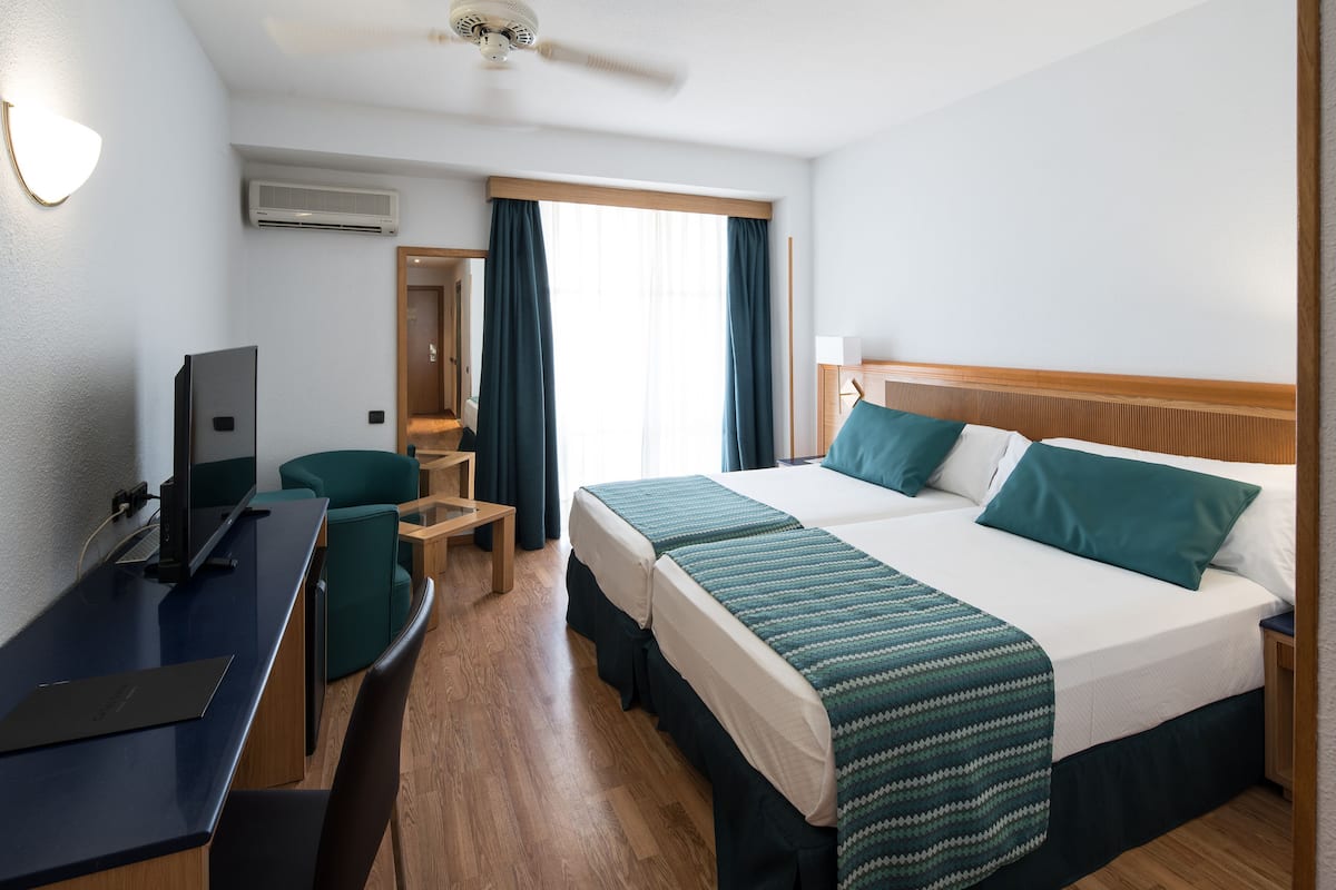 Minibar, in-room safe, blackout curtains, free WiFi